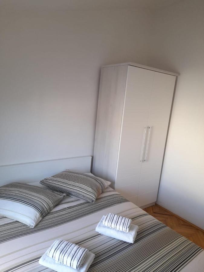 שיבניק Apartman Lugovic מראה חיצוני תמונה