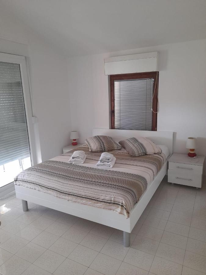 שיבניק Apartman Lugovic מראה חיצוני תמונה