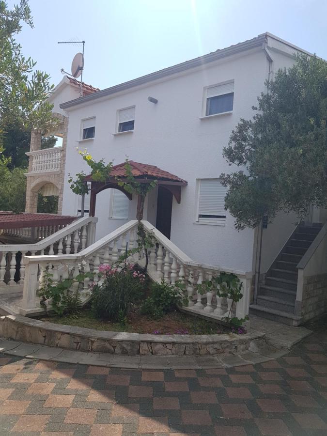 שיבניק Apartman Lugovic מראה חיצוני תמונה