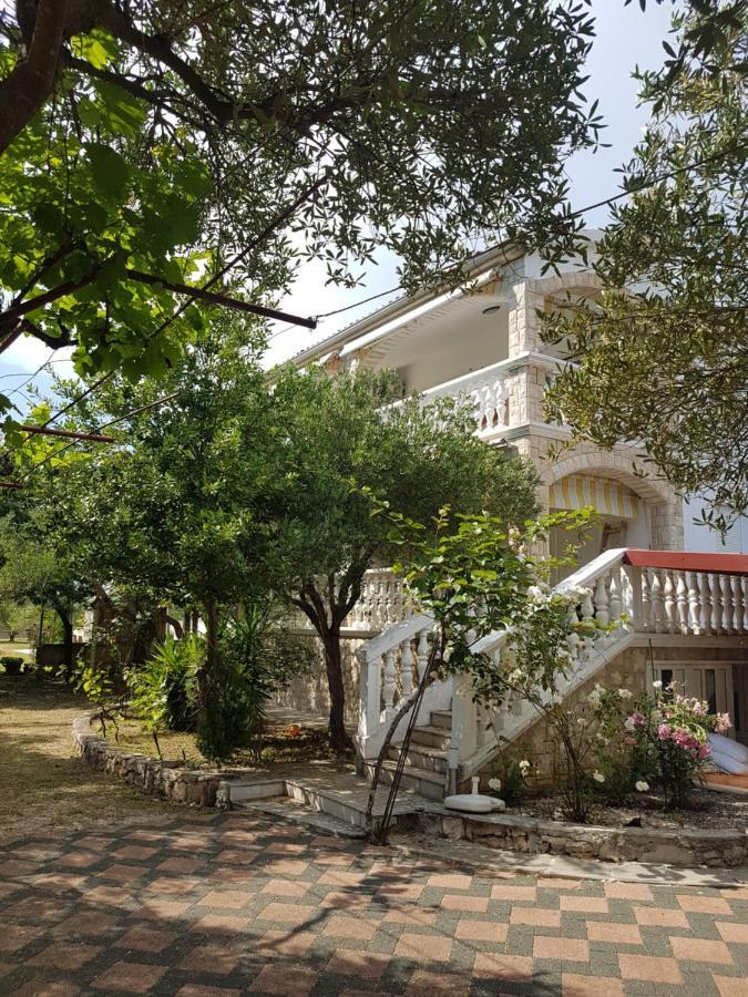 שיבניק Apartman Lugovic מראה חיצוני תמונה