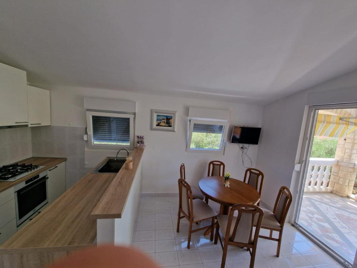 שיבניק Apartman Lugovic מראה חיצוני תמונה